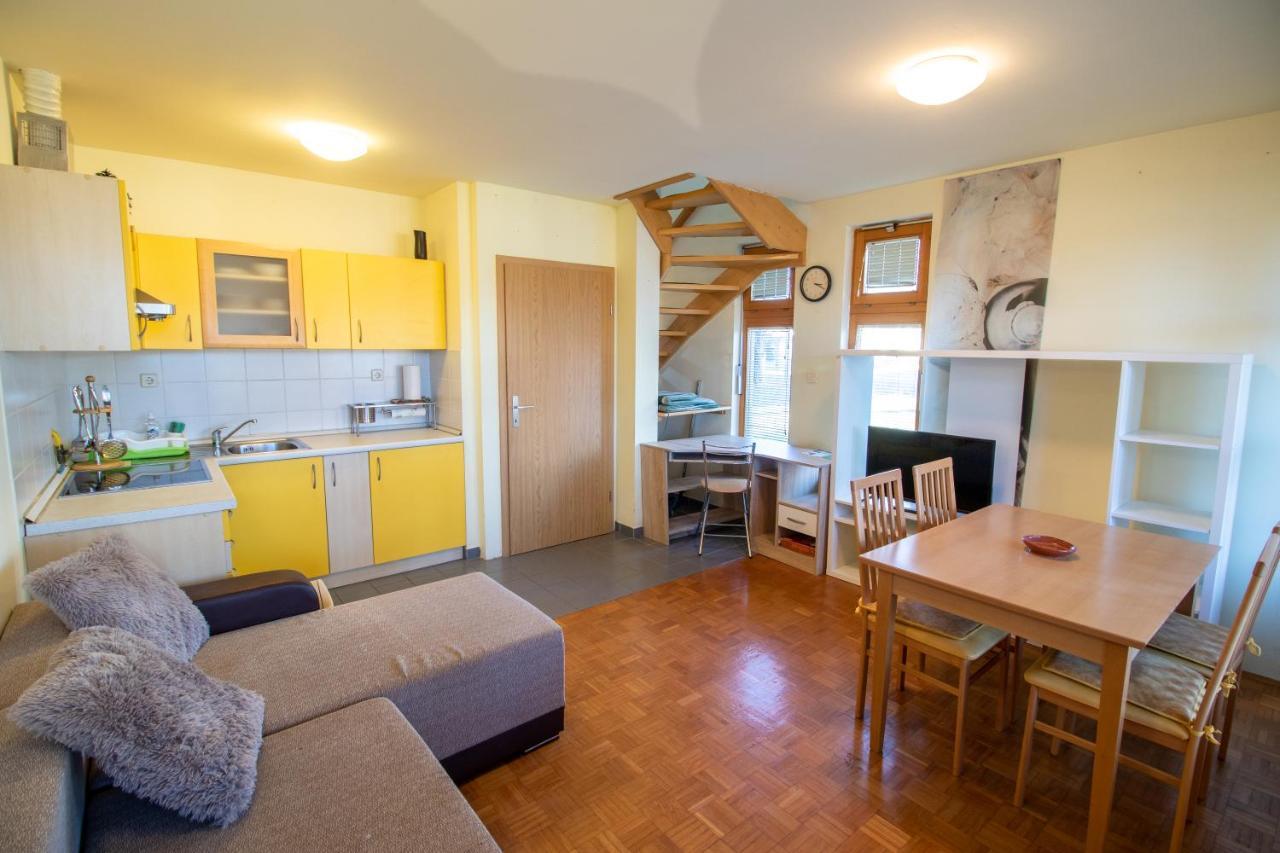 Relax Apartment In Banovci Verzej Exterior photo